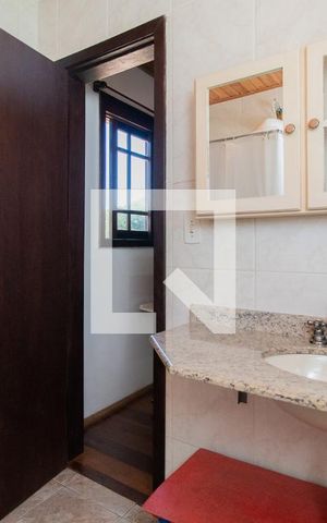 Casa à venda com 284m², 5 quartos e 2 vagasBanheiro do Quarto 5 - Segundo andar 