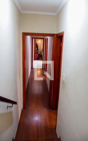 Casa à venda com 203m², 3 quartos e 2 vagas Casa à venda com 203m², 3 quartos e 2 vagasCorredor