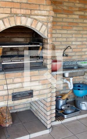 Casa à venda com 203m², 3 quartos e 2 vagas Casa à venda com 203m², 3 quartos e 2 vagasÁrea comum - Churrasqueira