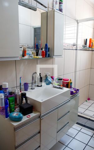 Casa à venda com 203m², 3 quartos e 2 vagas Casa à venda com 203m², 3 quartos e 2 vagasBanheiro