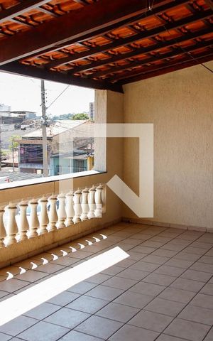 Casa à venda com 203m², 3 quartos e 2 vagas Casa à venda com 203m², 3 quartos e 2 vagasSacada