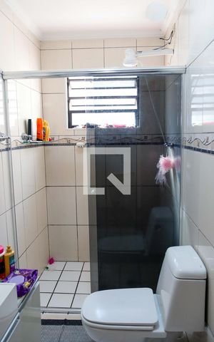 Casa à venda com 203m², 3 quartos e 2 vagas Casa à venda com 203m², 3 quartos e 2 vagasBanheiro
