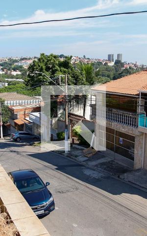 Casa à venda com 203m², 3 quartos e 2 vagas Casa à venda com 203m², 3 quartos e 2 vagasVista da Sacada