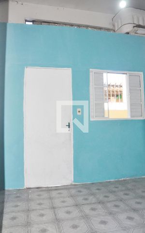 Casa para alugar com 40m², 1 quarto e sem vaga Casa para alugar com 40m², 1 quarto e sem vagaSala