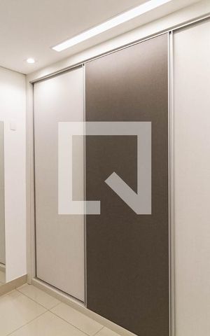 Casa à venda com 431m², 3 quartos e 2 vagas Casa à venda com 431m², 3 quartos e 2 vagasCasa 1 - Closet da suíte