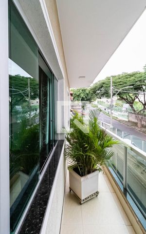 Casa à venda com 431m², 3 quartos e 2 vagas Casa à venda com 431m², 3 quartos e 2 vagasCasa 1 - Varanda da sala