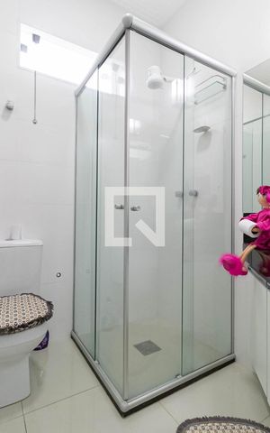 Casa à venda com 431m², 3 quartos e 2 vagas Casa à venda com 431m², 3 quartos e 2 vagasCasa 1 - Banheiro social