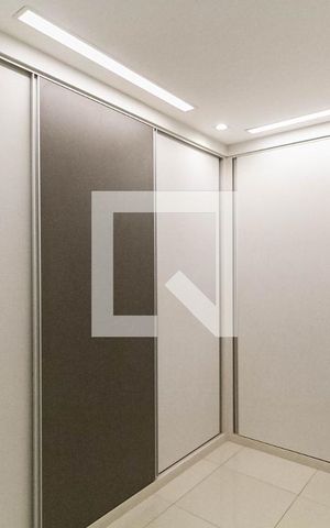 Casa à venda com 431m², 3 quartos e 2 vagas Casa à venda com 431m², 3 quartos e 2 vagasCasa 1 - Closet da suíte