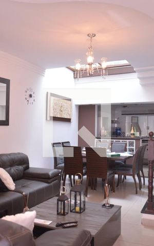 Casa à venda com 205m², 3 quartos e 3 vagasSala