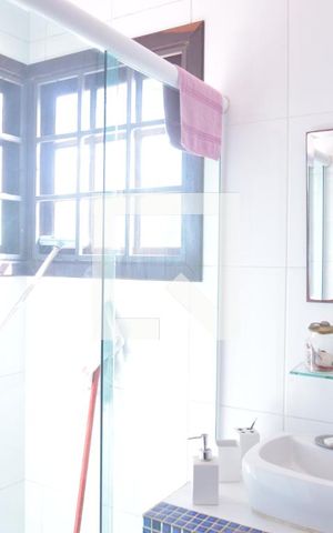 Casa à venda com 205m², 3 quartos e 3 vagasBanheiro do Quarto 1