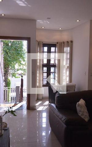 Casa à venda com 205m², 3 quartos e 3 vagasSala