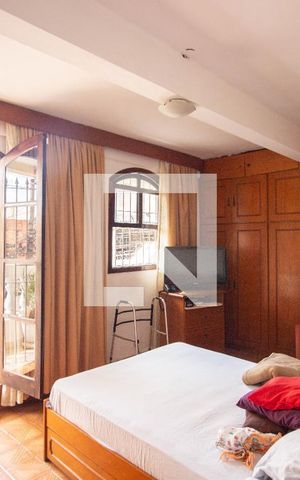 Casa à venda com 180m², 3 quartos e 2 vagas Casa à venda com 180m², 3 quartos e 2 vagasSuíte