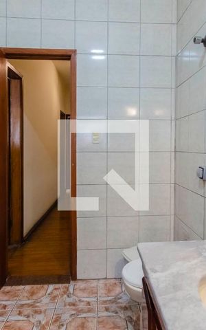 Casa à venda com 132m², 4 quartos e sem vaga Casa à venda com 132m², 4 quartos e sem vagaBanheiro