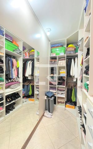 Casa à venda com 250m², 3 quartos e 1 vaga Casa à venda com 250m², 3 quartos e 1 vagaSuíte - Closet