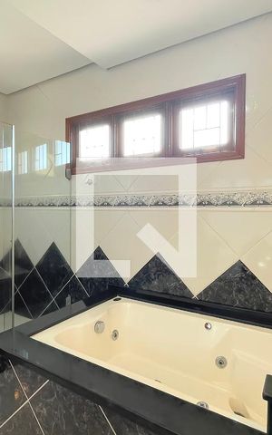 Casa à venda com 250m², 3 quartos e 1 vaga Casa à venda com 250m², 3 quartos e 1 vagaBanheiro da Suíte
