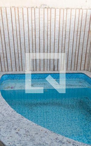 Casa à venda com 144m², 3 quartos e 3 vagas Casa à venda com 144m², 3 quartos e 3 vagasPiscina