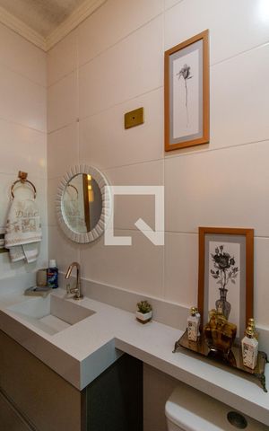 Casa à venda com 144m², 3 quartos e 3 vagas Casa à venda com 144m², 3 quartos e 3 vagasBanheiro da Suíte