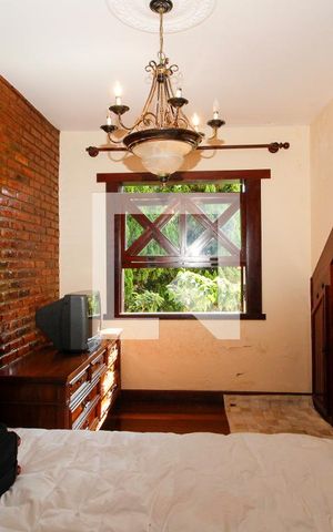 Casa à venda com 170m², 6 quartos e 20 vagas Casa à venda com 170m², 6 quartos e 20 vagasQuarto 7