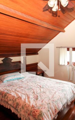 Casa à venda com 170m², 6 quartos e 20 vagas Casa à venda com 170m², 6 quartos e 20 vagasQuarto 5