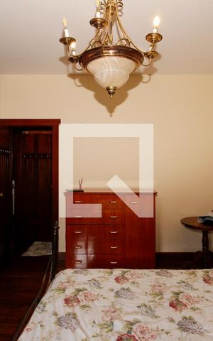 Casa à venda com 170m², 6 quartos e 20 vagas Casa à venda com 170m², 6 quartos e 20 vagasQuarto 6