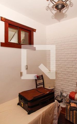 Casa à venda com 170m², 6 quartos e 20 vagas Casa à venda com 170m², 6 quartos e 20 vagasQuarto de Serviço