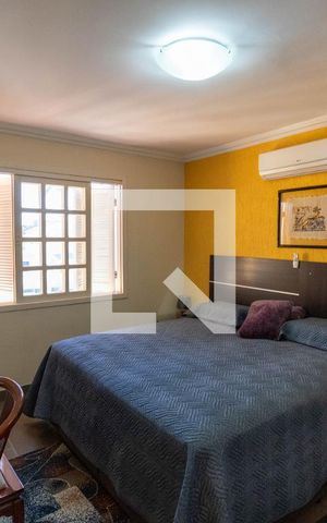 Casa à venda com 285m², 4 quartos e 5 vagas Casa à venda com 285m², 4 quartos e 5 vagasQuarto