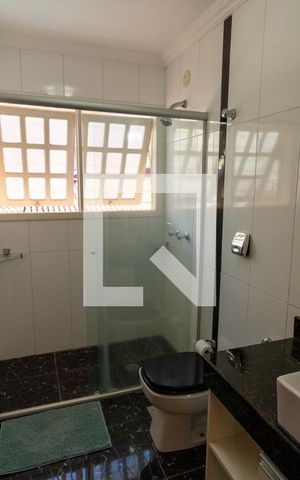 Casa à venda com 285m², 4 quartos e 5 vagas Casa à venda com 285m², 4 quartos e 5 vagasBanheiro da Suíte 2