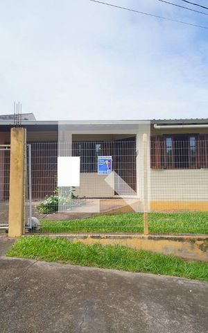 Casa à venda com 82m², 3 quartos e 2 vagas Casa à venda com 82m², 3 quartos e 2 vagasFachada