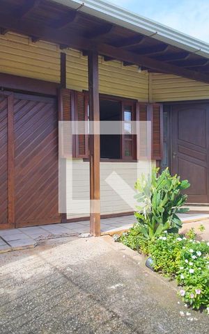 Casa à venda com 82m², 3 quartos e 2 vagas Casa à venda com 82m², 3 quartos e 2 vagasFachada