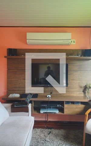 Casa à venda com 82m², 3 quartos e 2 vagas Casa à venda com 82m², 3 quartos e 2 vagasSala