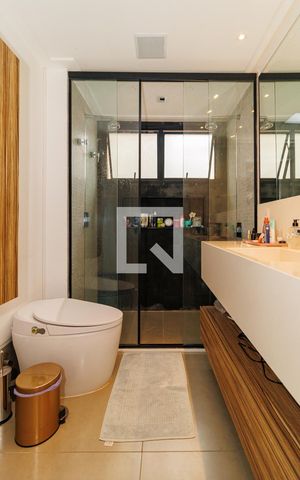 Apartamento à venda com 184m², 3 quartos e 4 vagas Apartamento à venda com 184m², 3 quartos e 4 vagasBanheiro da Suíte 1