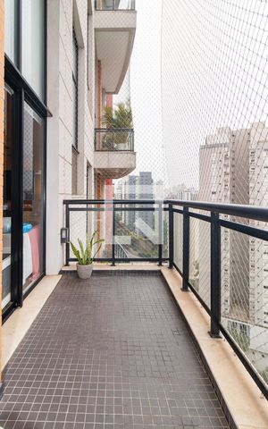 Apartamento à venda com 184m², 3 quartos e 4 vagas Apartamento à venda com 184m², 3 quartos e 4 vagasVaranda da Sala