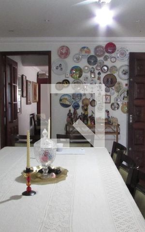 Casa à venda com 237m², 4 quartos e sem vagaSala