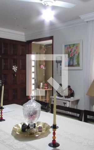 Casa à venda com 237m², 4 quartos e sem vagaSala