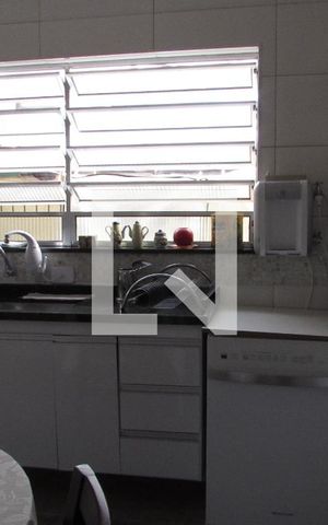 Casa à venda com 237m², 4 quartos e sem vagaCozinha