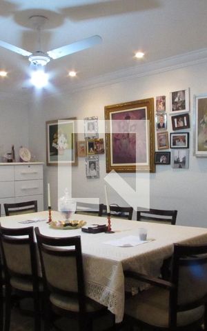 Casa à venda com 237m², 4 quartos e sem vagaSala