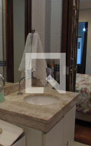 Casa à venda com 237m², 4 quartos e sem vagaBanheiro Suíte 2