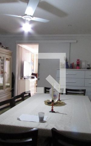Casa à venda com 237m², 4 quartos e sem vagaSala