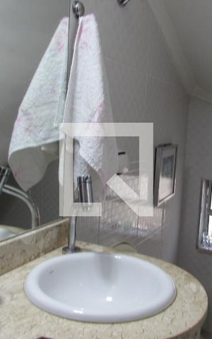 Casa à venda com 237m², 4 quartos e sem vagaLavabo