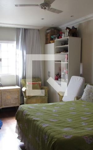 Casa à venda com 237m², 4 quartos e sem vagaSuíte térrea