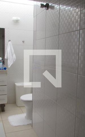Casa à venda com 237m², 4 quartos e sem vagaBanheiro