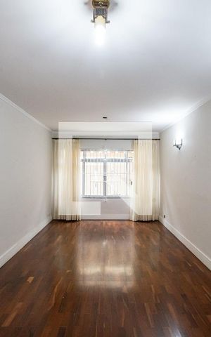 Casa à venda com 199m², 3 quartos e 2 vagasSala