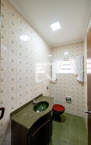 Casa à venda com 199m², 3 quartos e 2 vagasLavabo