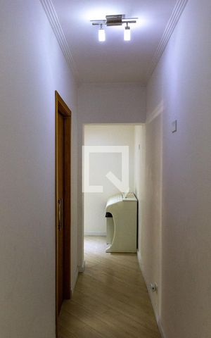 Casa à venda com 100m², 3 quartos e 2 vagasCorredor quartos