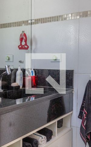 Casa à venda com 100m², 3 quartos e 2 vagasBanheiro da Suíte