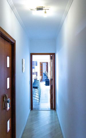 Casa à venda com 100m², 3 quartos e 2 vagascorredor quartos