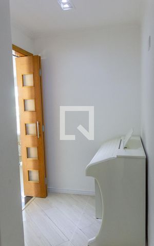 Casa à venda com 100m², 3 quartos e 2 vagasCorredor quartos