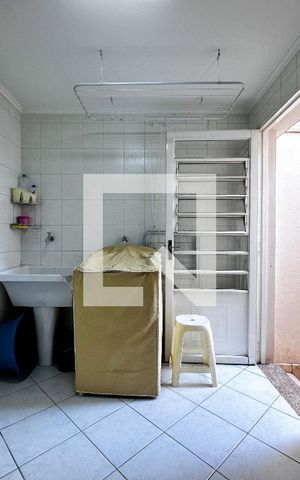 Casa para alugar com 110m², 2 quartos e 1 vagaÁrea de Serviço