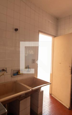 Casa à venda com 300m², 4 quartos e 3 vagas Casa à venda com 300m², 4 quartos e 3 vagasÁrea de Serviço