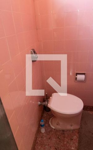 Casa à venda com 300m², 4 quartos e 3 vagas Casa à venda com 300m², 4 quartos e 3 vagasBanheiro da Suíte